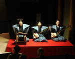 浄瑠璃：竹本越若、三味線：鶴澤駒治、ツレ：鶴澤賀寿（左から）