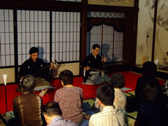 「鶴の巣籠（三段獅子）」岡村慎太郎（左）、菊央雄司（右）